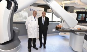 «La Caixa» dota a l'hospital Vall d'Hebron del primer robot radiològic al món que s'utilitza en un servei d'endoscòpia 