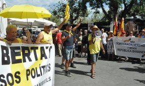 Encreuament sense incidències entre els Avis i Àvies i un grup d'unionistes
