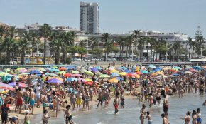 La Policia Local deté dos homes per cometre furts a la platja del Regueral 