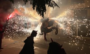 La Farnaca i la Farnaqueta participen al correfoc de la Festa Major de l'Espluga de Francolí
