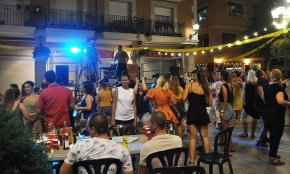 Set entitats signen una protesta conjunta a l'Ajuntament en la que reclamen més taules per a les activitats que organitzen