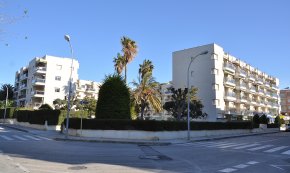 Roben a 12 habitatges d'un complex d'apartaments a l'Horta de Santa Maria