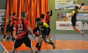Triomf del CH Cambrils contra l'Handbol Cooperativa Sant Boi