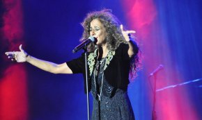 L'huracà Rosario Flores arrassa al seu pas per Cambrils amb la seva gràcia i energia