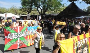 Fort desplegament policial per evitar incidents a la concentració setmanal dels Avis i Àvies