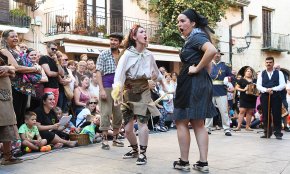 Ple a vesar en les dues representacions del ball parlat Vileros i Mariners