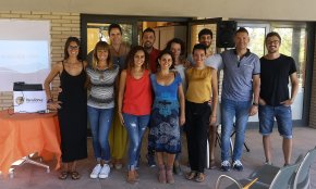 Es presenta l'Associació Papallones, que reuneix un grup de famílies amb inquietuds sobre la criança dels fills