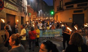 Multitudinària Marxa de Torxes a Mont-roig del Camp per commemorar l'1-O