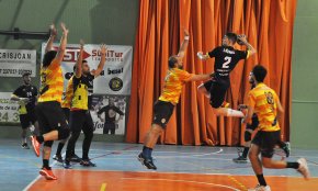 El CH Cambrils es deixa escapar la victòria a casa contra l'Handbol Maresme 