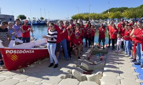 Rem Cambrils fa el bateig oficial de la seva segona embarcació