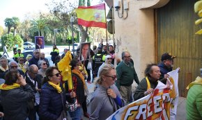 Tornen les provocacions a la concentració setmanal dels Avis i Àvies