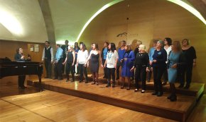 Actuació de gòspel a la Cripta de la mà del grup cambrilenc Blaus de Mar