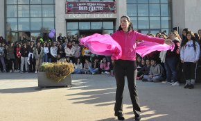 «Si en toquen a una, ens toquen a totes!», clam unànime en el Dia Internacional contra la violència masclista