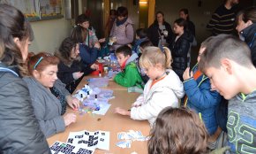 L'escola La Bòbila recapta 872 euros per a La Marató de TV3 amb una festa solidària