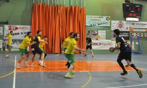 El CH Cambrils derrota a l'Handbol Manyanet i suma cinc jornades sense perdre