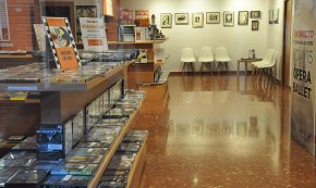 Unes 4.000 persones i 40 entitats signen a favor de la continuïtat del cinema Rambla de l'Art