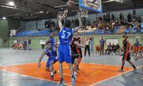 Treballada victòria del CB Cambrils a la pista del CB Salou