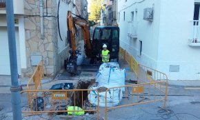 Es realitzen unes obres de pavimentació al carrer Nou de Masriudoms