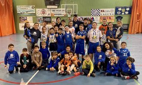38 xiquets i xiquetes participen al primer campus nadalenc del CB Cambrils