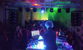 Festa, música i animació a la Nit de Cap d'Any Jove a l'Ateneu Juvenil