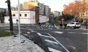Dos ferits en una col·lisió entre dos vehicles a la rotonda de l'antiga N-340