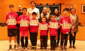 Recepció municipal a un equip de bàsquet xinès que ha realitzat una estada esportiva a Cambrils