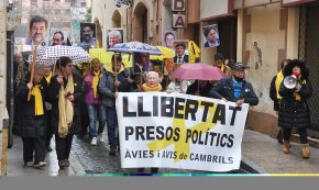La pluja també fa acte de presència a la concentració setmanal dels Avis i Àvies