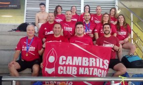 Els nedadors màster del Cambrils Club Natació aconsegueixen quinze medalles als campionats de Catalunya open d'hivern