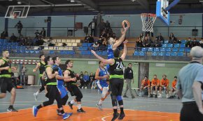 Important victòria del CB Cambrils contra el segon classificat, el Torredembarra