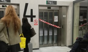 Primer tren Avant, retards i... continuen els problemes amb l'ascensor