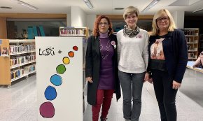 Es constitueixen dos espais bibliogràfics sobre feminisme, coeducació i LGTBI+ a la Biblioteca Josep Salceda i Castells 