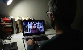 Concerts online, reproduccions d'espectacles teatrals, recomanacions literàries, cursos i xerrades omplen les xarxes