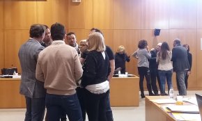 El ple que es va suspendre el passat divendres es reprendrà demà