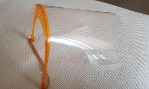 La botiga d'informàtica PCBox Cambrils elaborarà viseres de protecció per als sanitaris amb una impresora 3D