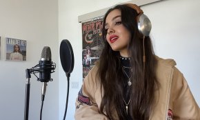 Carla Gibert, cantant cambrilenca a Los Angeles: «Molta gent als EUA no es pren en serio el confinament»