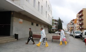 L'exèrcit desinfecta la Residència Vila-seca, amb 7 morts i 61 residents contagiats per la covid-19