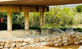 El Ministeri de Foment repara la base del pont de l'antiga N-340 sobre la riera de Maspujols que estava deteriorada per les darreres rierades