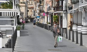Incertesa en el sector comercial en el primer dia de la fase 0