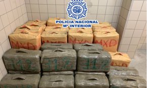 Tres detinguts i 1.340 quilos d'haixix comissats dins d'una furgoneta al peatge de Vila-seca de l'AP-7
