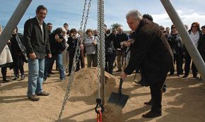 Es posa la primera pedra del futur Teatre Auditori i Palau de Congressos de Cambrils