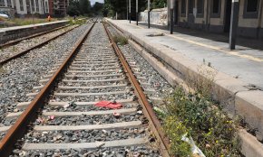 L'antiga estació de tren convertida en un cau de porqueria