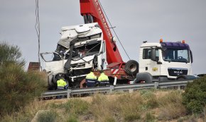 Un accident a l'autovia A-7 se salda amb sis vehicles implicats i quatre ferits