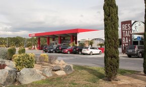 Topada entre firaires al pàrquing de l'àrea de servei de la Cooperativa