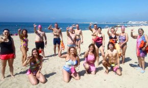 Gest solidari del Cambrils Club Natació amb els malalts d'ELA
