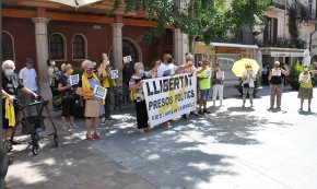 Concentració reivindicativa dels Avis i Àvies en plena diada de Sant Joan
