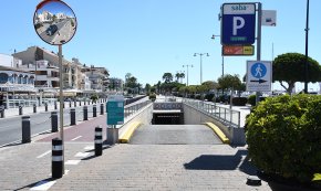Lleu incendi a l'interior del pàrquing del Port provocat per un vehicle estacionat