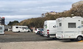 Es rebutja la proposta de creació d'una àrea d'estacionament i pernocta d'autocaravanes