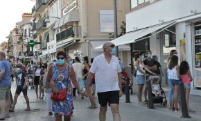 L'obligatorietat de l'ús de la mascareta ja es fa visible als carrers