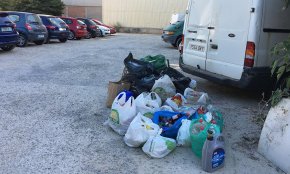 La iniciativa Talking Rubbish duu a terme una recollida de residus als voltants de l'Ermita