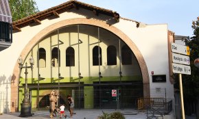 La teulada de l'antic celler de la Cooperativa Agrícola continua pendent de reparació
